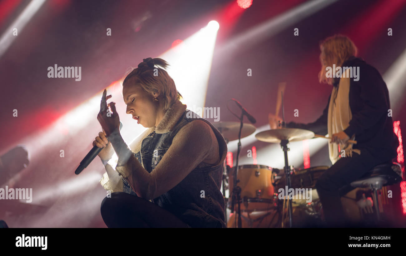 Il cantante Mø esecuzione dal vivo sul palco a G! Festival 2017. Syðrugøta, Isole Faerøer Foto Stock