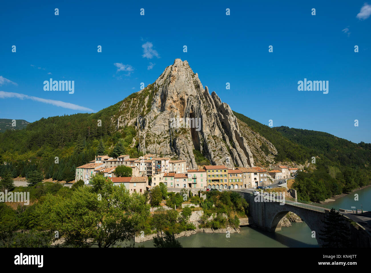 Ponte sul fiume Durance, Sisteron, Provenza, regione Provence-Alpes-Côte d' Azur, sud della Francia, Francia Foto Stock