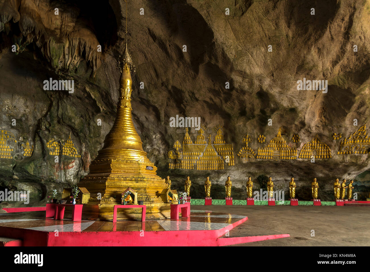 Stupa in grotta di Saddan, di Hpa-an, Myanmar Foto Stock