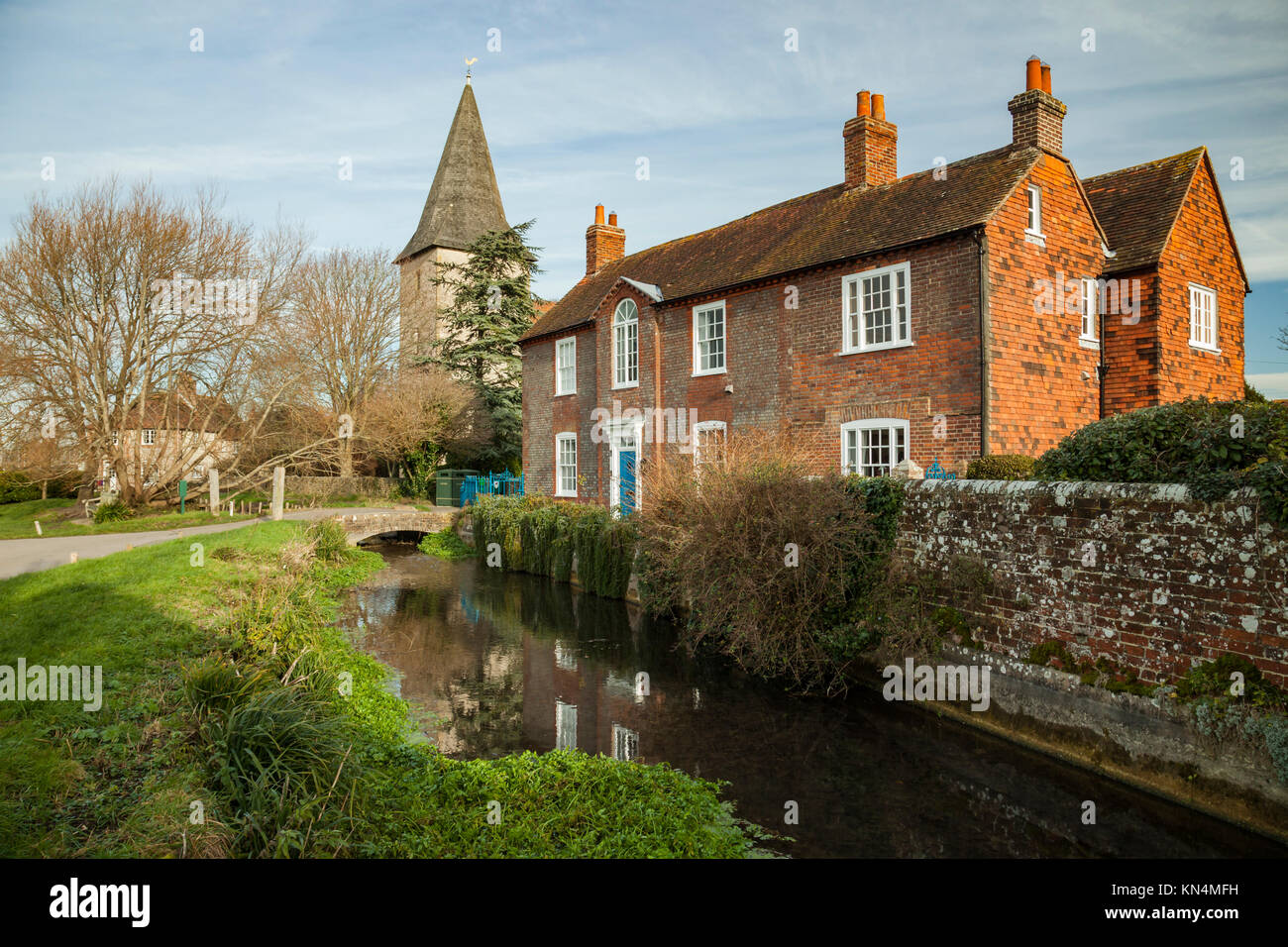 Giornata invernale al Brook House di Bosham Village West Sussex, in Inghilterra. Foto Stock