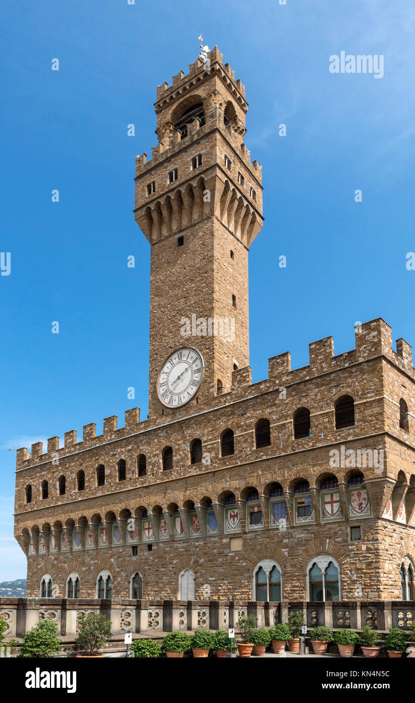 Il Palazzo Vecchio dalla terrazza sul tetto della Galleria degli Uffizi di Firenze (Italia). Foto Stock