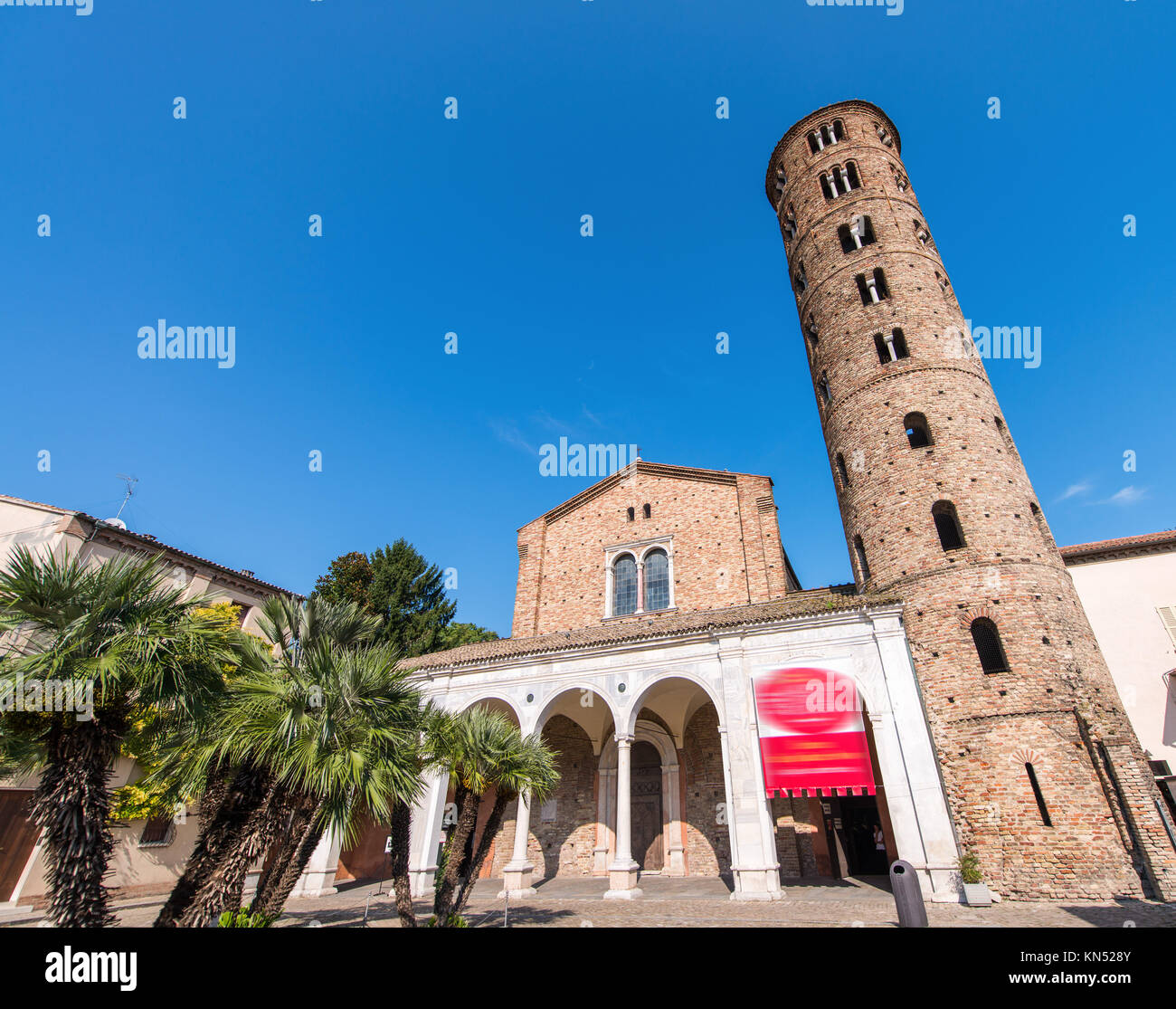 La basilica di apollinare nuovo è la basilica chiesa di ravenna