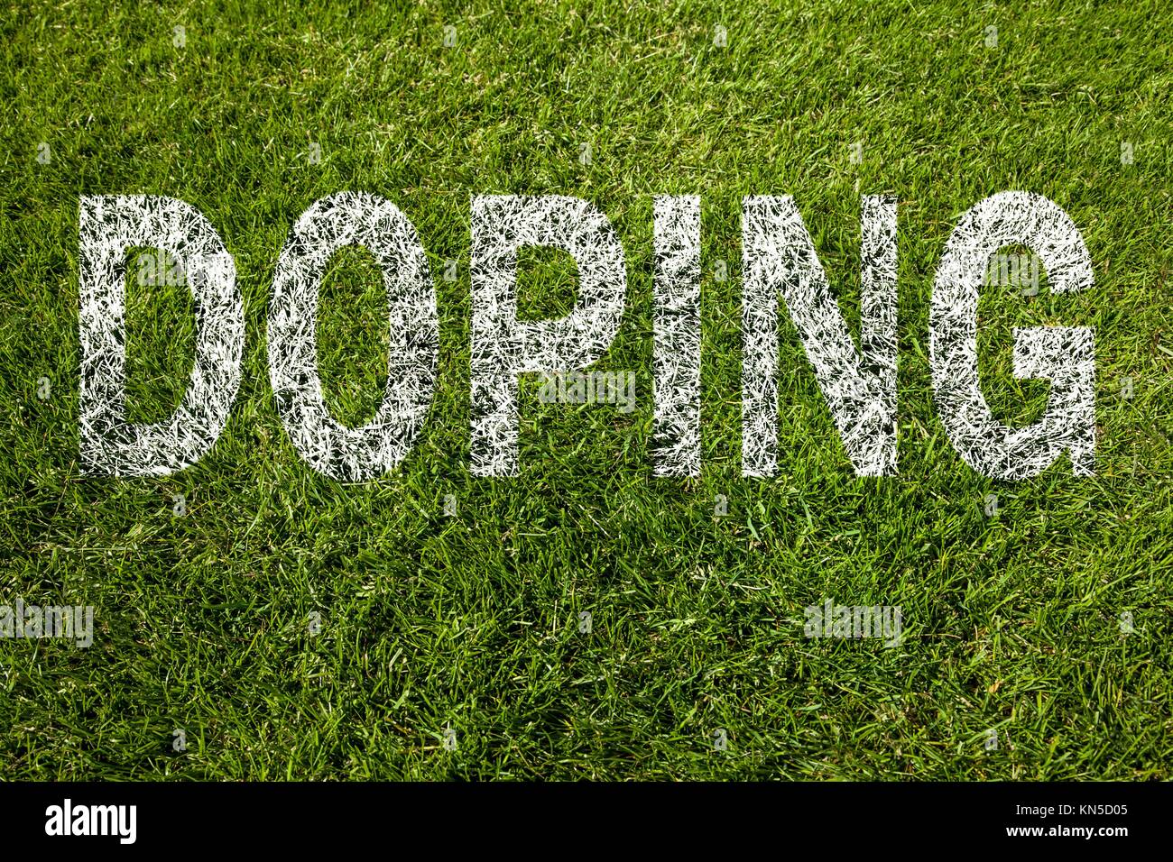 Il doping testo sul prato verde. Foto Stock