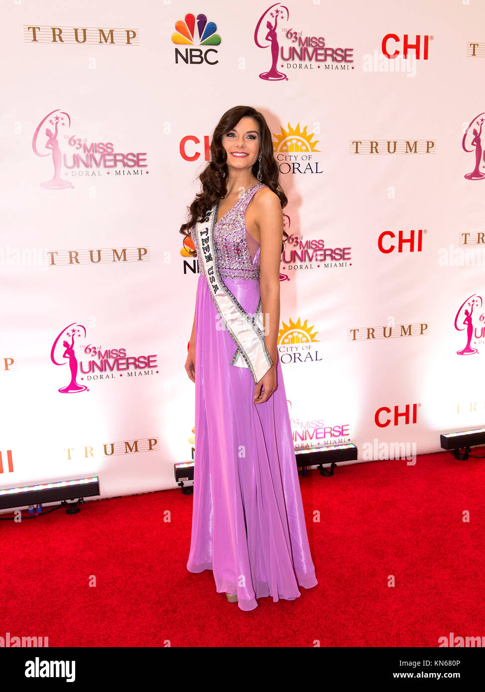 DORAL, FL - gennaio 25: Donald Trump pone con Miss Universo 2014, Paulina Vega dopo che ella ha vinto la 63a edizione annuale di Miss Universo Pageant al Trump National Doral on gennaio 25, 2015 in Doral, Florida. Persone: Miss Teen USA 2014, K. Lee Graham Foto Stock