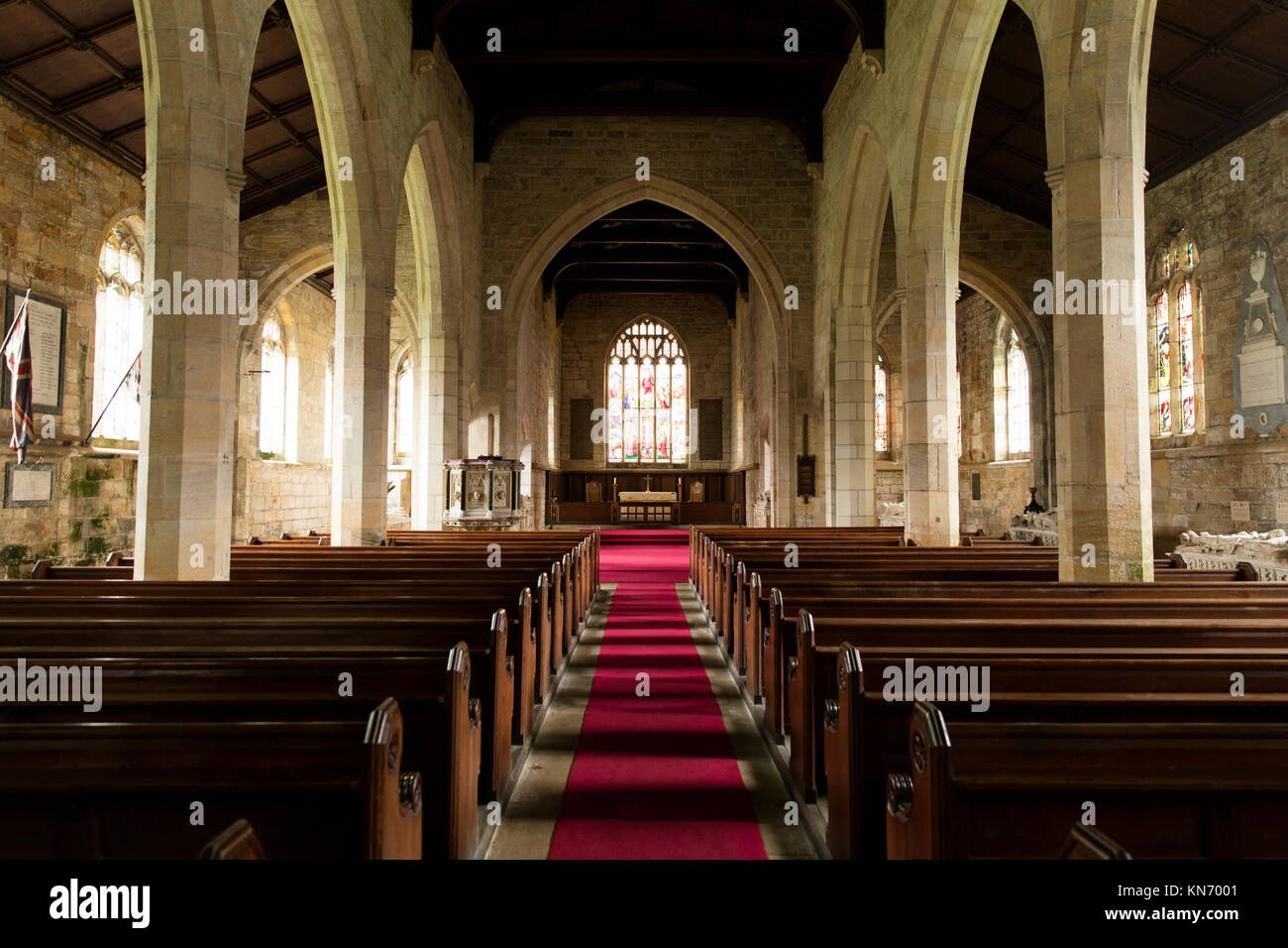 Navata centrale e interno della Chiesa di Tutti i Santi, Harewood House nello Yorkshire, Regno Unito - Aprile 2016 Foto Stock