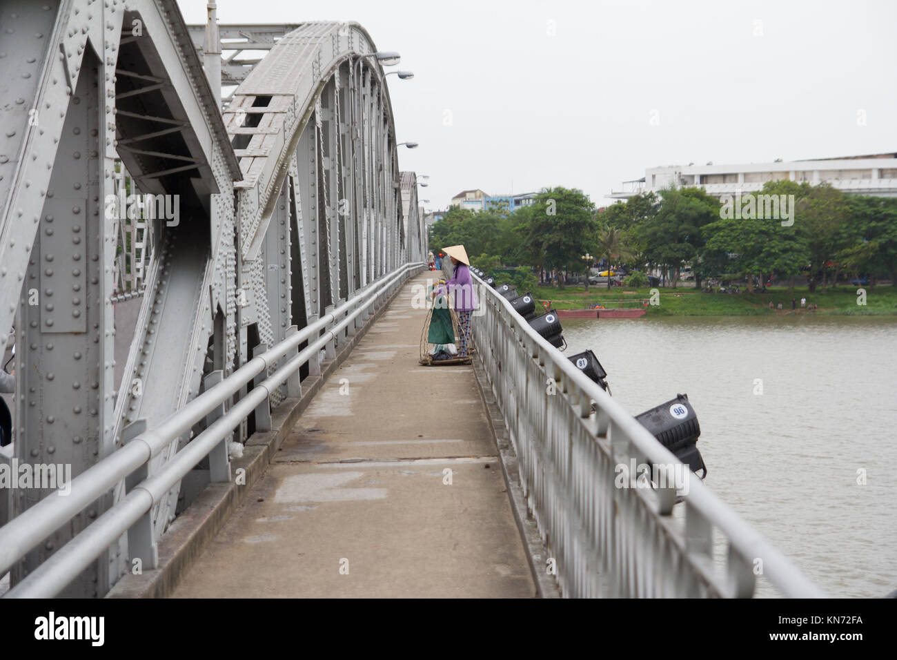 Giugno 2017, Hue Vietnam - il ponte sul fiume perfume a Hue Vietnam Foto Stock