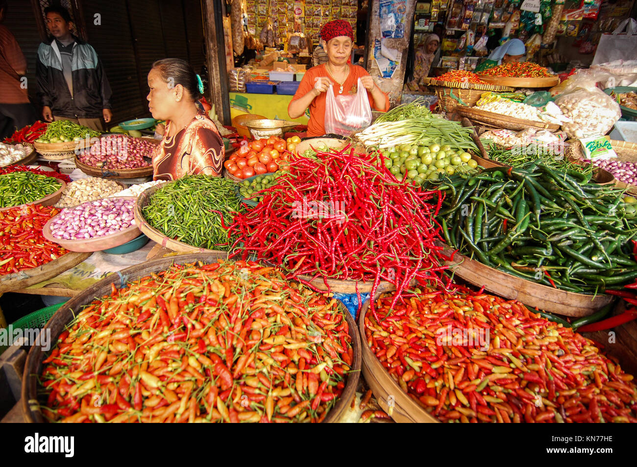 Spezie tradizionali venduti in città mercato di Pasar Besar Malang, East Java - Indonesia. Foto Stock