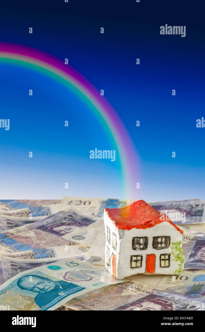 Dipinto a mano casa di pietra seduti sulla valuta britannica note con un arcobaleno artificiale che termina presso la casa suggerendo un risparmio sui costi di bollo Foto Stock