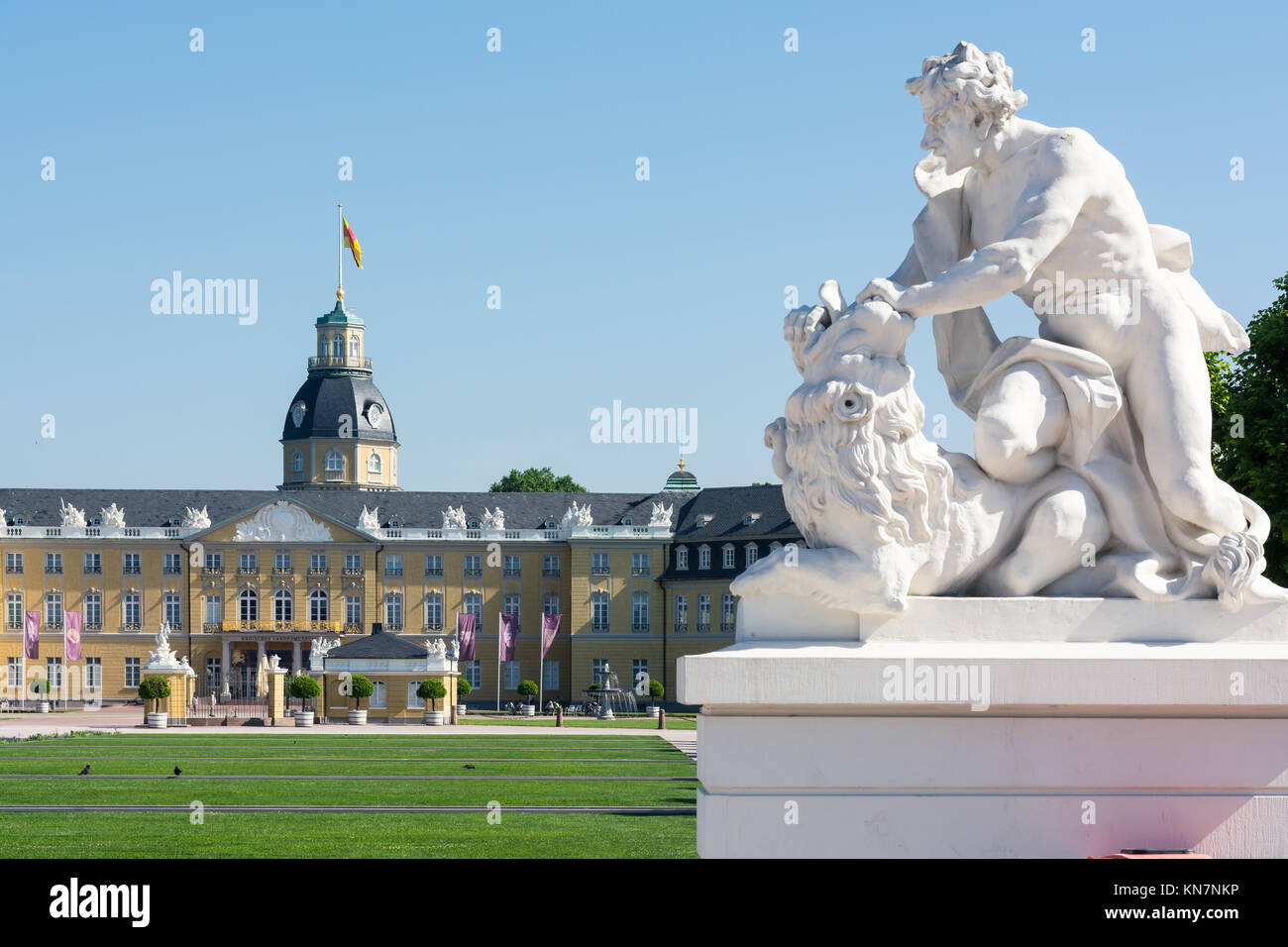Palazzo di Karlsruhe centro della città Germania Castello Schloss architettura Park Foto Stock