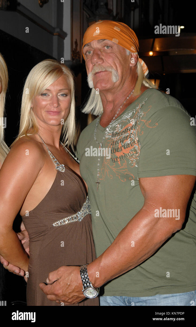 Miami beach, fl: Hulk Hogan, Jennifer mcdaniel meglio di Hulk Hogan, Miami  Beach, Florida. persone: Hulk Hogan, Jennifer mcdaniel Foto stock - Alamy