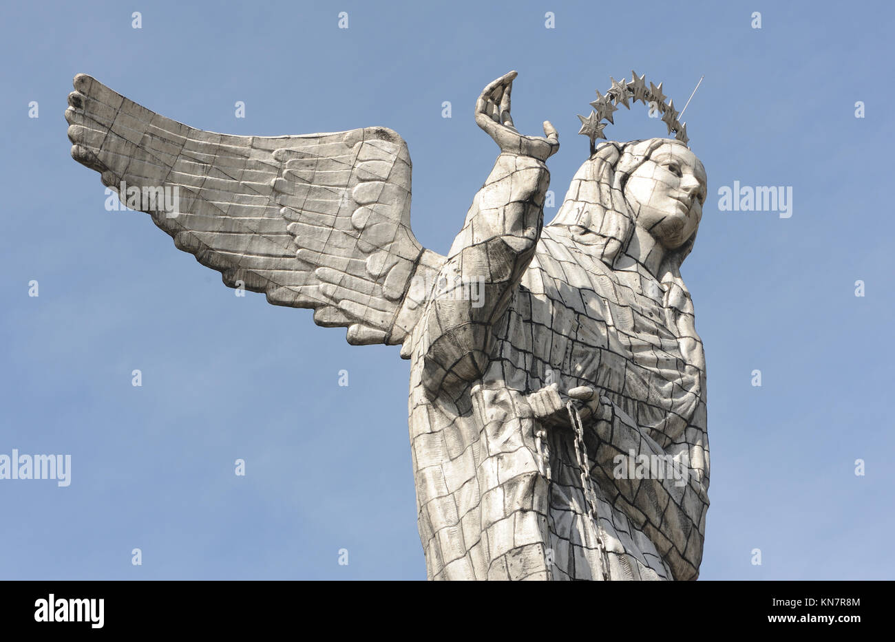 Dettaglio della enorme ricoperta di alluminio la statua della Vergine di Quito. La statua è situato sulla cima della collina al di sopra di Quito chiamato El Panecillo. È stato Foto Stock