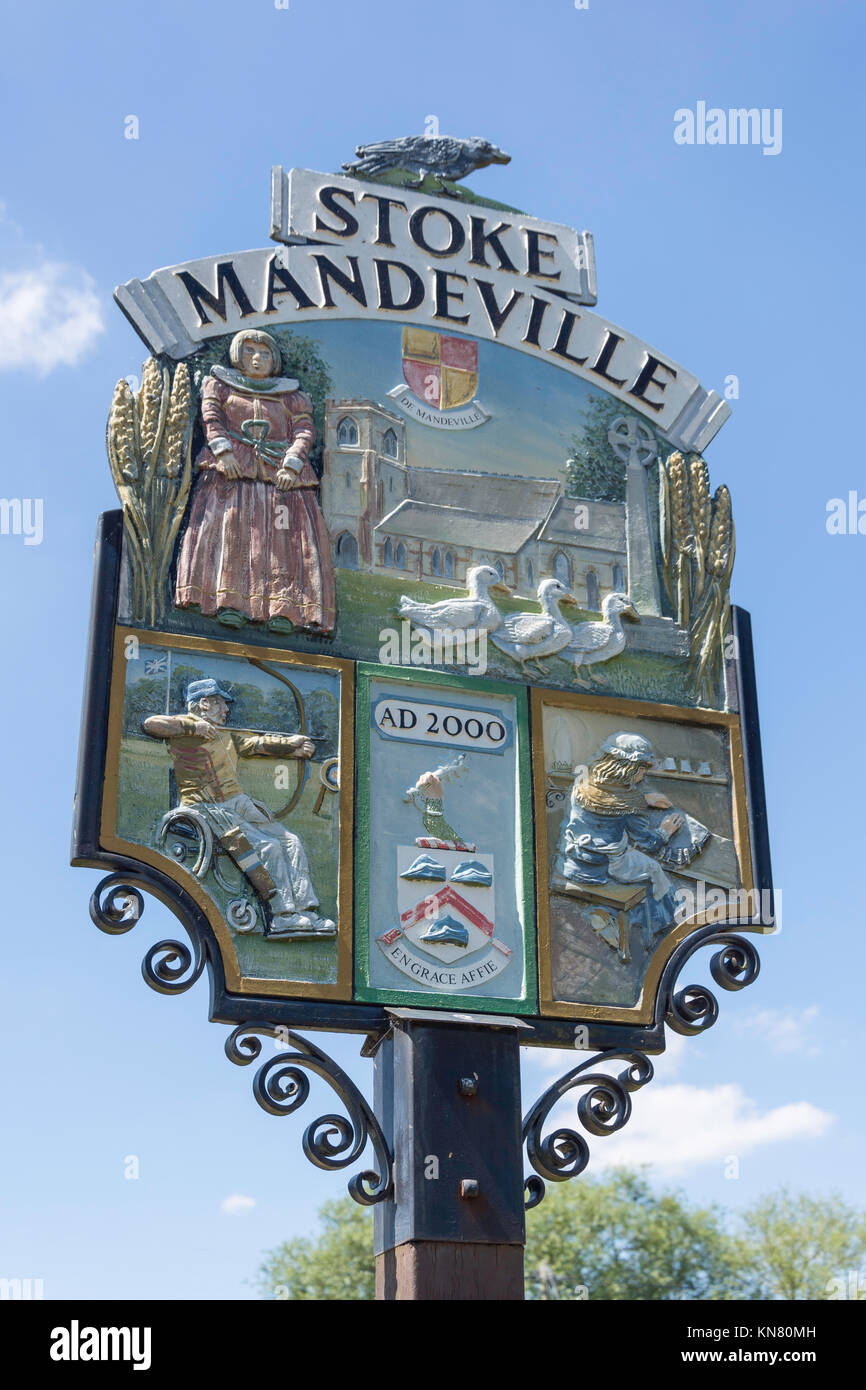 Segno di villaggio, Stoke Mandeville, Buckinghamshire, Inghilterra, Regno Unito Foto Stock