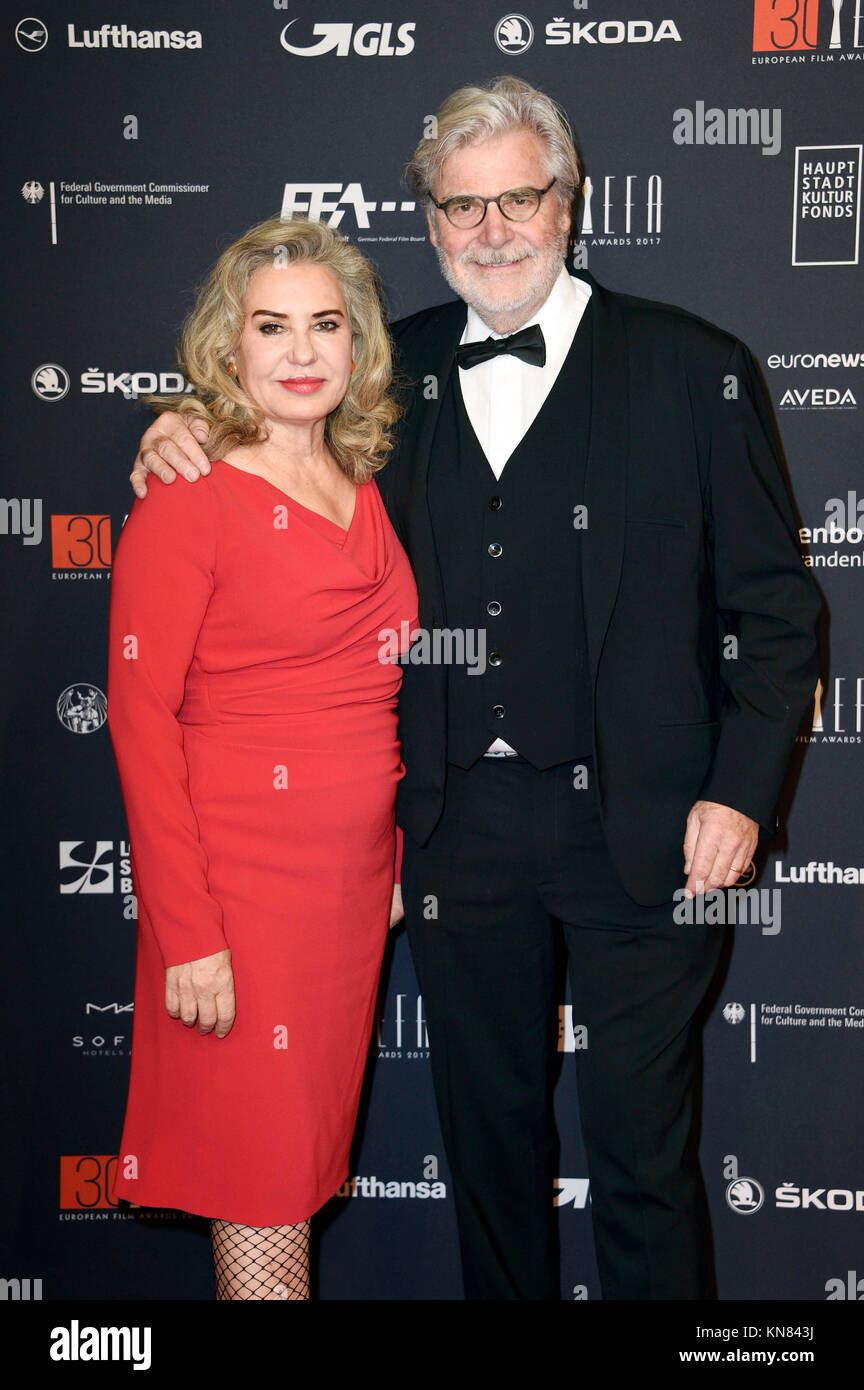 Peter Simonischek e da sua moglie Brigitte Karner frequentare il trentesimo European Film Awards 2017 all'Haus der Berliner Festspiele su dicembre 9, 2017 a Berlino, Germania. Foto Stock