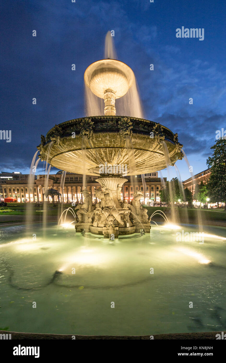 Piazza Castello con fontana, New Castle, Stoccarda, Baden-Wuertemberg, Germania Foto Stock