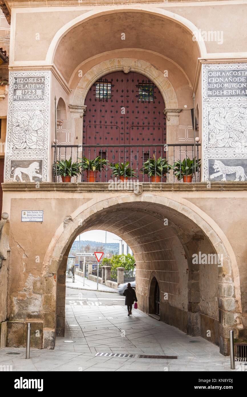 Trujillo medievale Porta. Gate nella parete che protegge il centro storico di Plasencia, Caceres, Spagna. Foto Stock