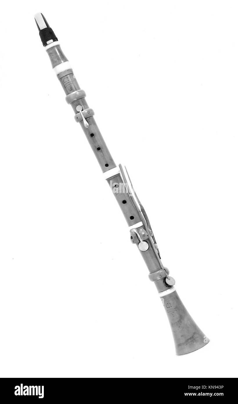 Questo clarinetto B-flat è uno strumento a fiato realizzato in legno e metallo, utilizzato in orchestre e bande, mettendo in risalto l'artigianato e il design tradizionali. Foto Stock