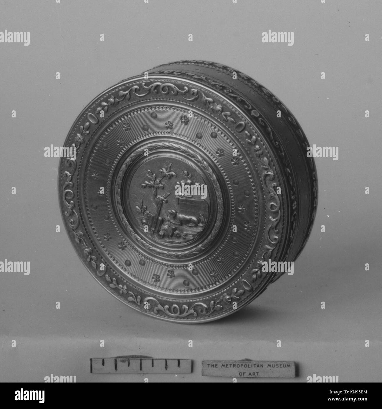 Una scatola d'oro di Pierre Charles Man? Un esempio dell'oreficeria francese del tardo XVIII secolo, che mette in mostra lusso, precisione artigianale e design decorativo. Foto Stock