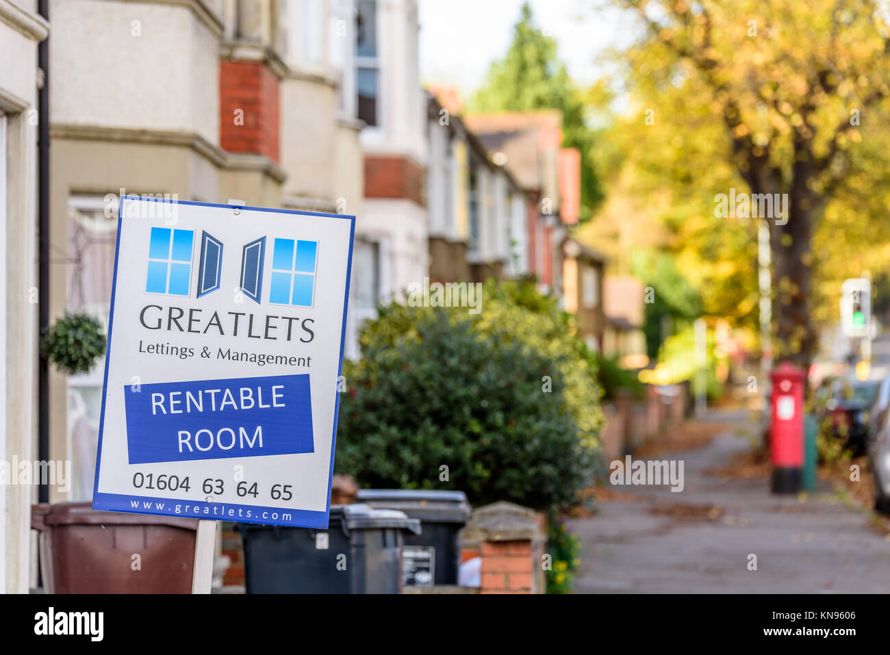 Northampton, Regno Unito - 29 ottobre 2017: vista giorno colpo di Agente Immobiliare Stand della camera Greatlets di lasciare. Foto Stock