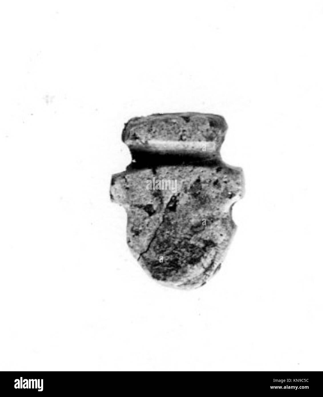 L'amuleto di Isetweret, un antico oggetto funerario egizio, è stato utilizzato nei rituali di sepoltura per proteggere il cuore e guidare il passaggio all'aldilà, conservato nella collezione MET. Foto Stock