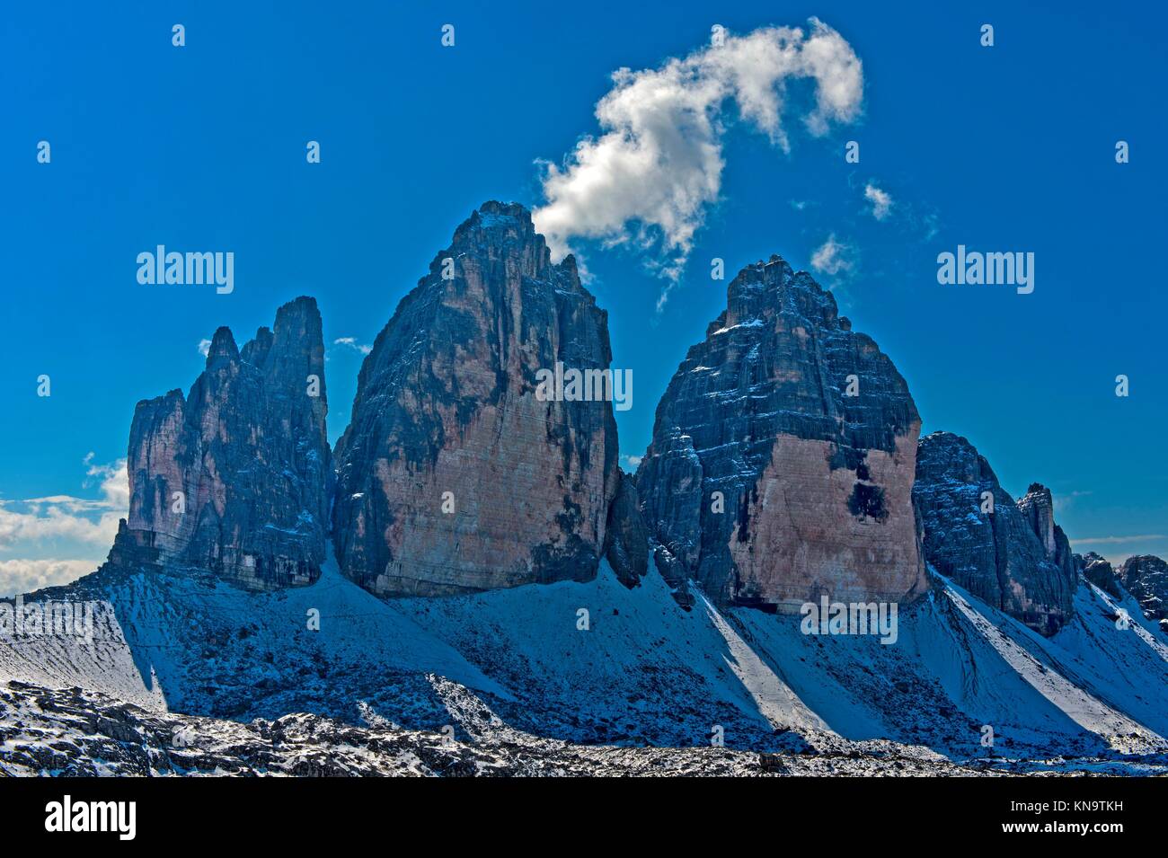 Insorgenza di inverno al nord faccia delle Tre Cime montagne, le Tre Cime di Lavaredo, Drei Zinnen, Dolomiti di Sesto, Alto Adige, Trentino Alto Adige, Foto Stock