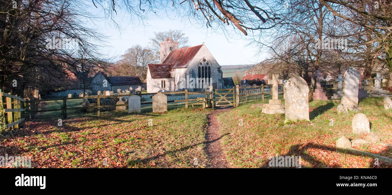 San Michele e la Chiesa di Tutti i Santi, Chalton Hampshire - sunrise su un gelido mattino - XIII secolo Chancel - Centinaia di FInchdean in Doomsday Book Foto Stock