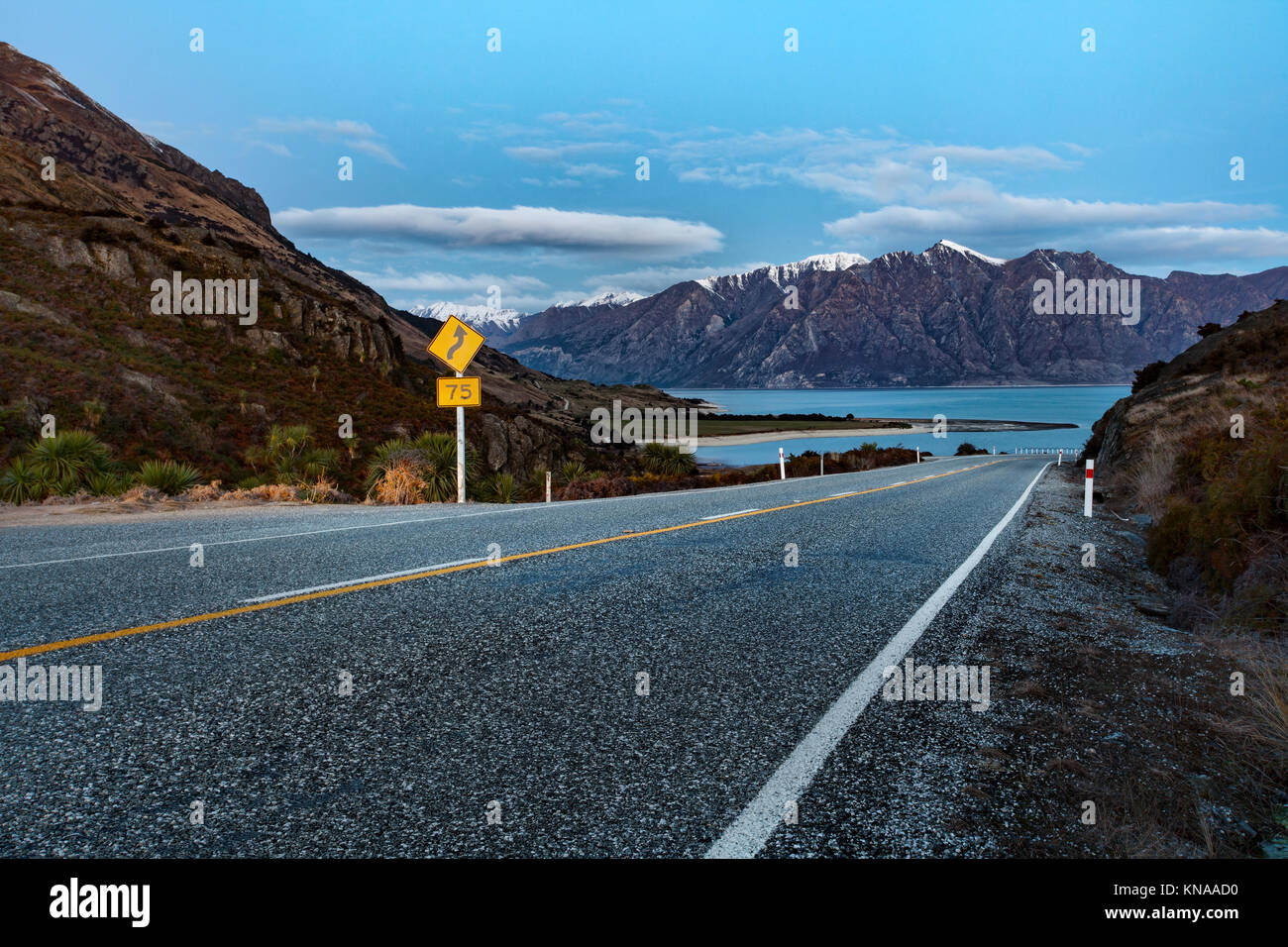 Bella raod e panoramico del lago hawea Southland Nuova Zelanda Foto Stock