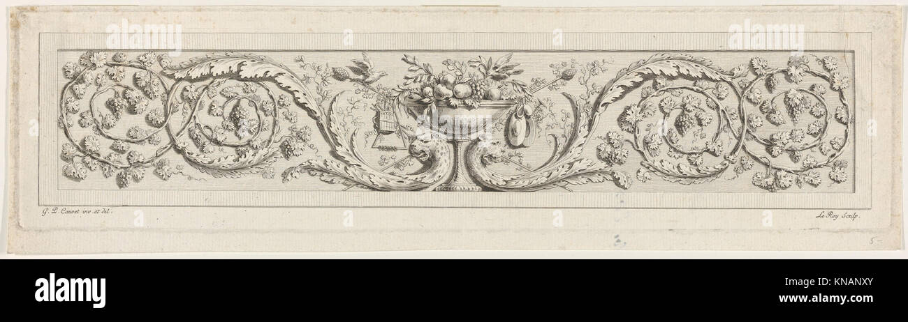 Questo disegno raffigura un fregio con rotoli di acanto e un vaso centrale che illustra motivi decorativi. Foto Stock