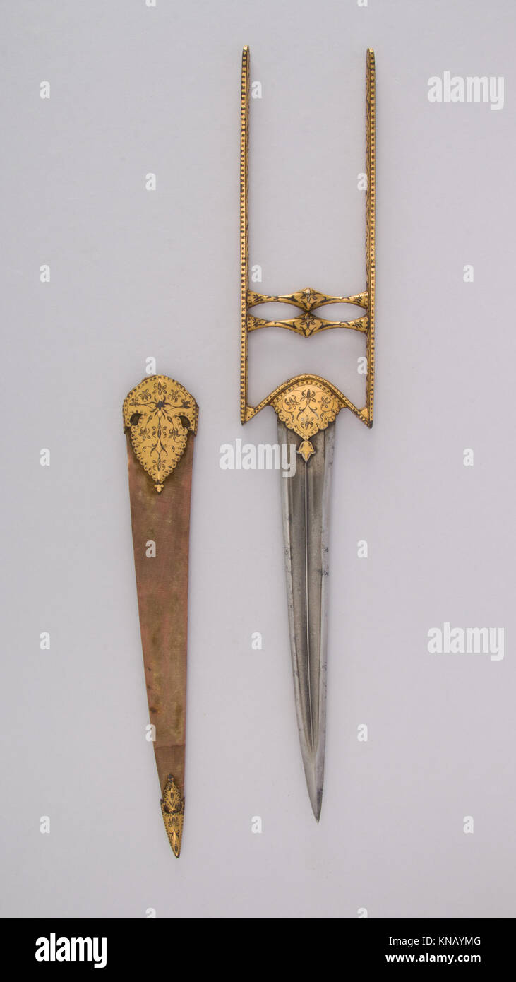 Pugnale Katar con protezione per le mani e guaina, che mostrano cura artigianale, design e funzionalità marziali dettagliate. Foto Stock