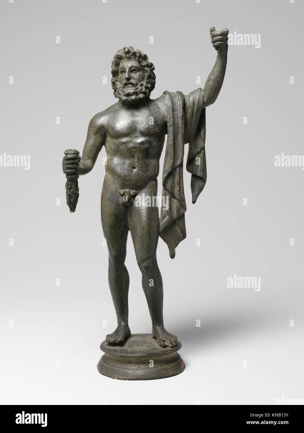 Questa statuetta in bronzo di Giove, alla fine del i secolo d.C., mostra l'iconografia religiosa romana, l'artigianato artistico e la lavorazione storica dei metalli. Foto Stock