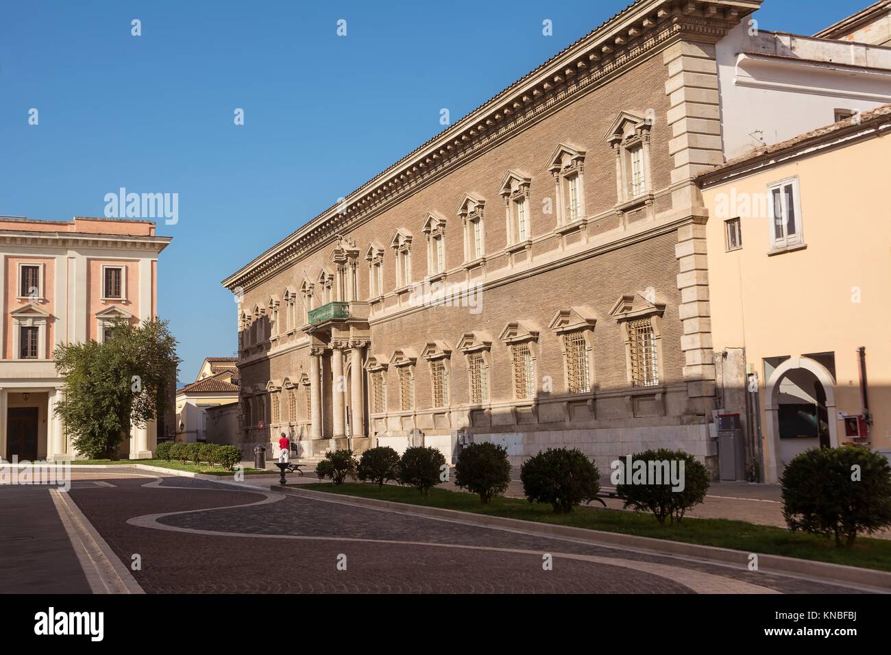 Una Strada Nel Centro Della Citta Di Benevento Italia Foto Stock Alamy