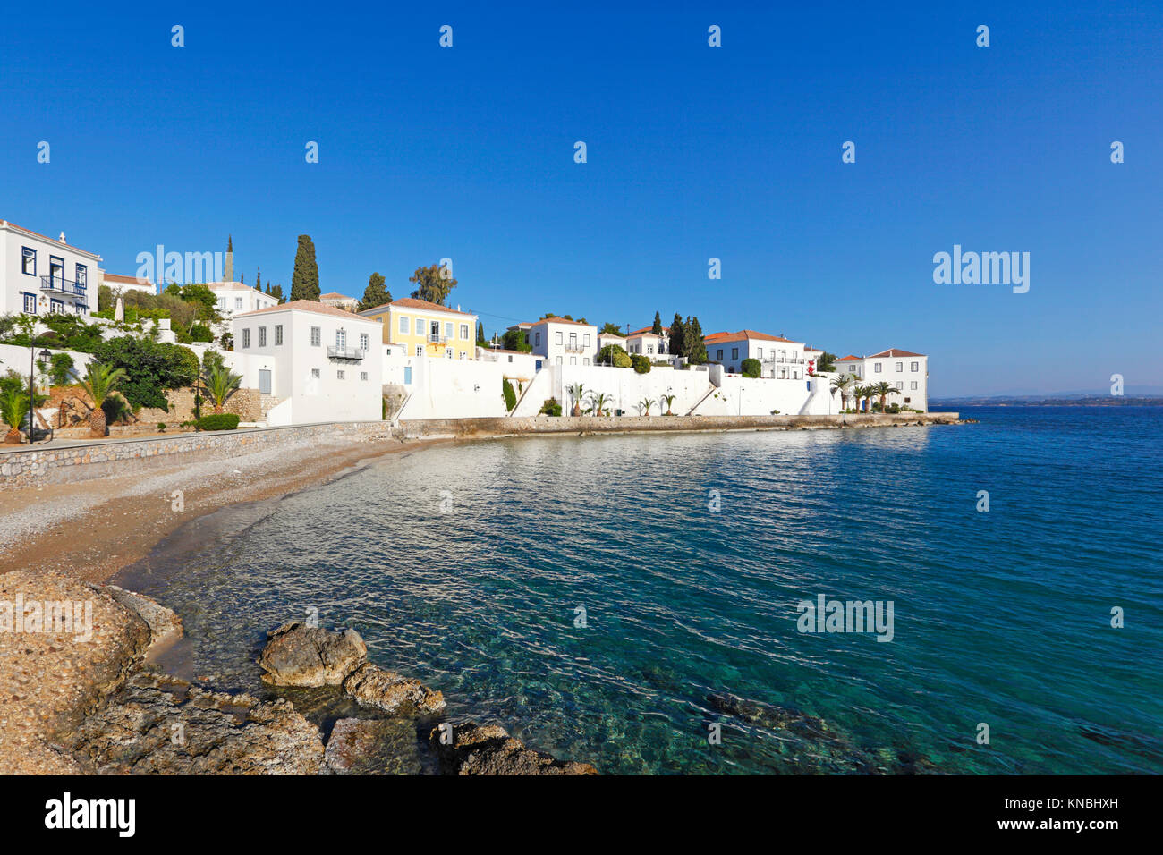 Case tradizionali presso la famosa Agios Nikolaos in Spetses Island, Grecia Foto Stock