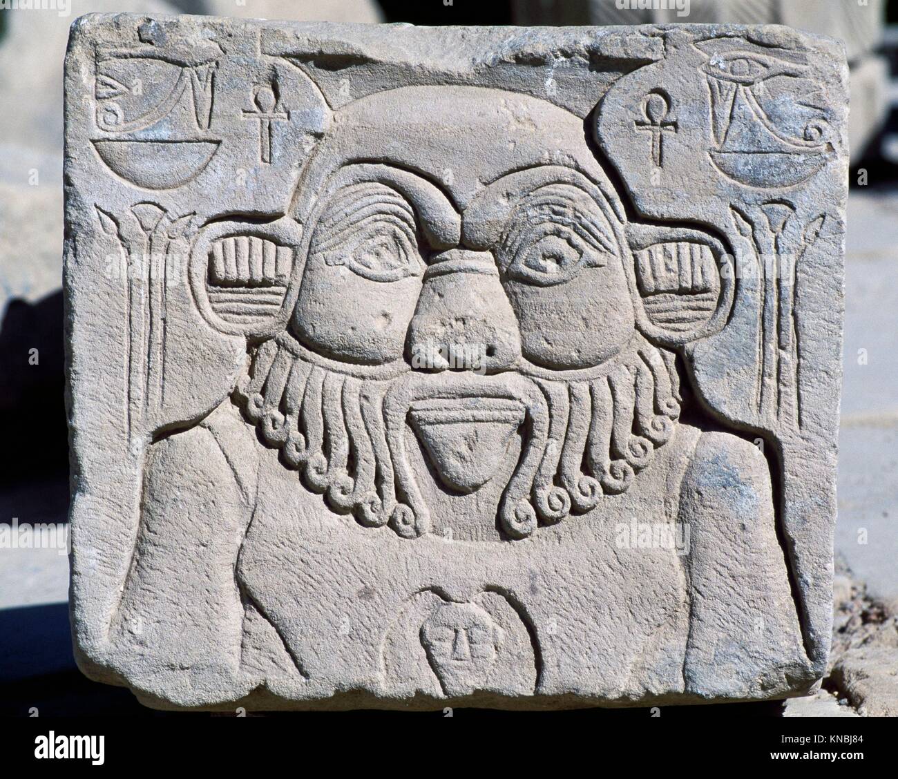 6200. Maschera di pietra forse utilizzato nelle cerimonie di culto, neolitica' PERIODO, 7TH. Millennio a.c. trovati nella Judean Hills. Foto Stock