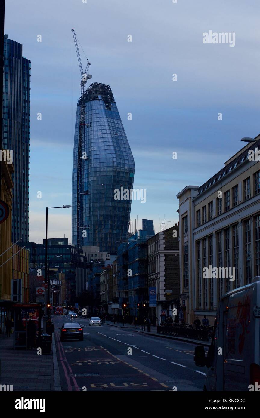 Vista di uno Blackfriars nuovo edificio a torre sulla South Bank di Londra Foto Stock