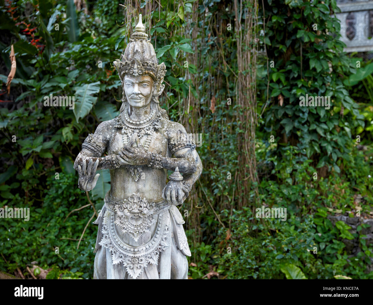 Statua nella Tirta Gangga acqua palace, un ex palazzo reale. Karangasem regency, Bali, Indonesia. Foto Stock