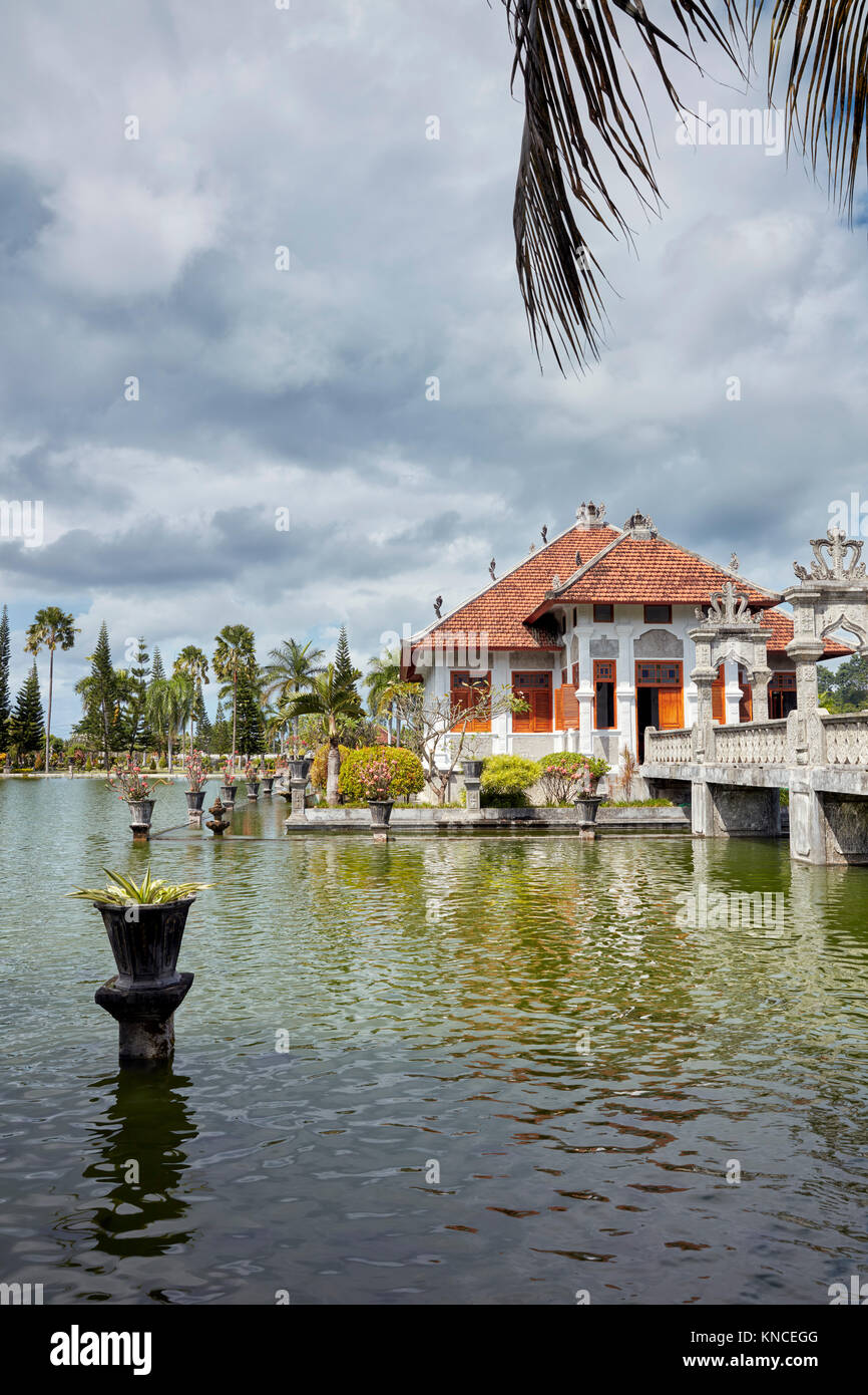 Il GILI Balla, edificio principale dell'acqua Ujung Palace (Taman Ujung), noto anche come Parco Sukasada. Karangasem Regency, Bali, Indonesia. Foto Stock