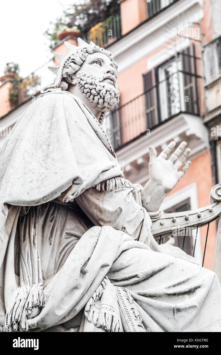 Il re Davide statua , particolare della base della colonna monumento alla Immacolata Concezione, da Adamo Tadolini nel 1856 situato in Piazza di Spagna in R Foto Stock