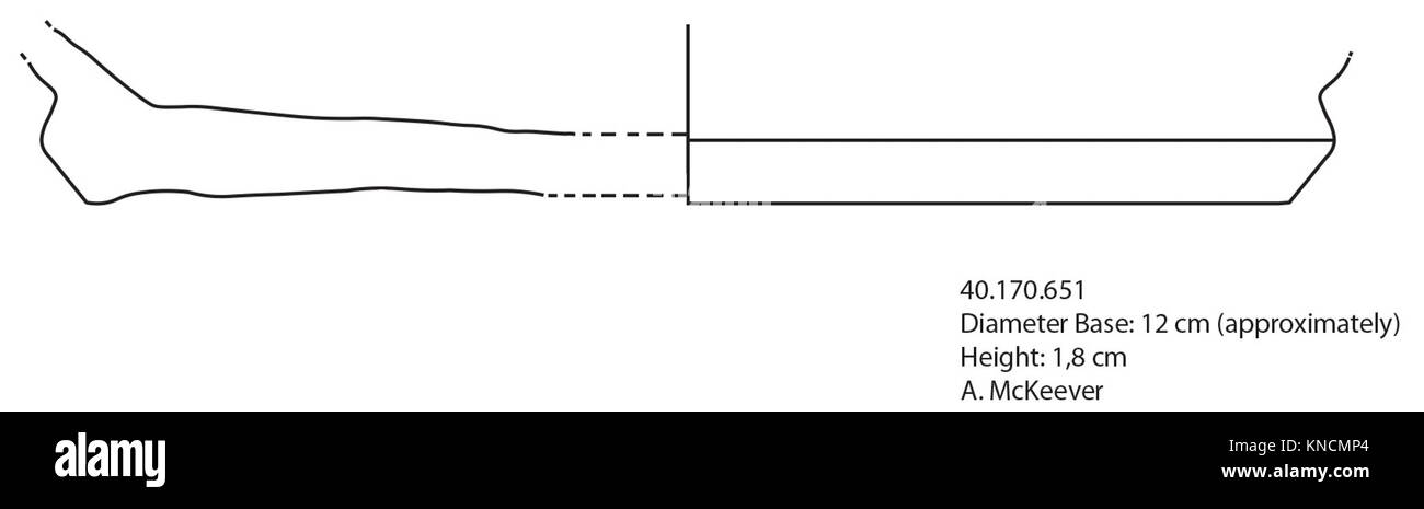 Un frammento di un'antica ciotola di ceramica che mostra design, materiali e artigianato caratteristici del suo periodo. Foto Stock