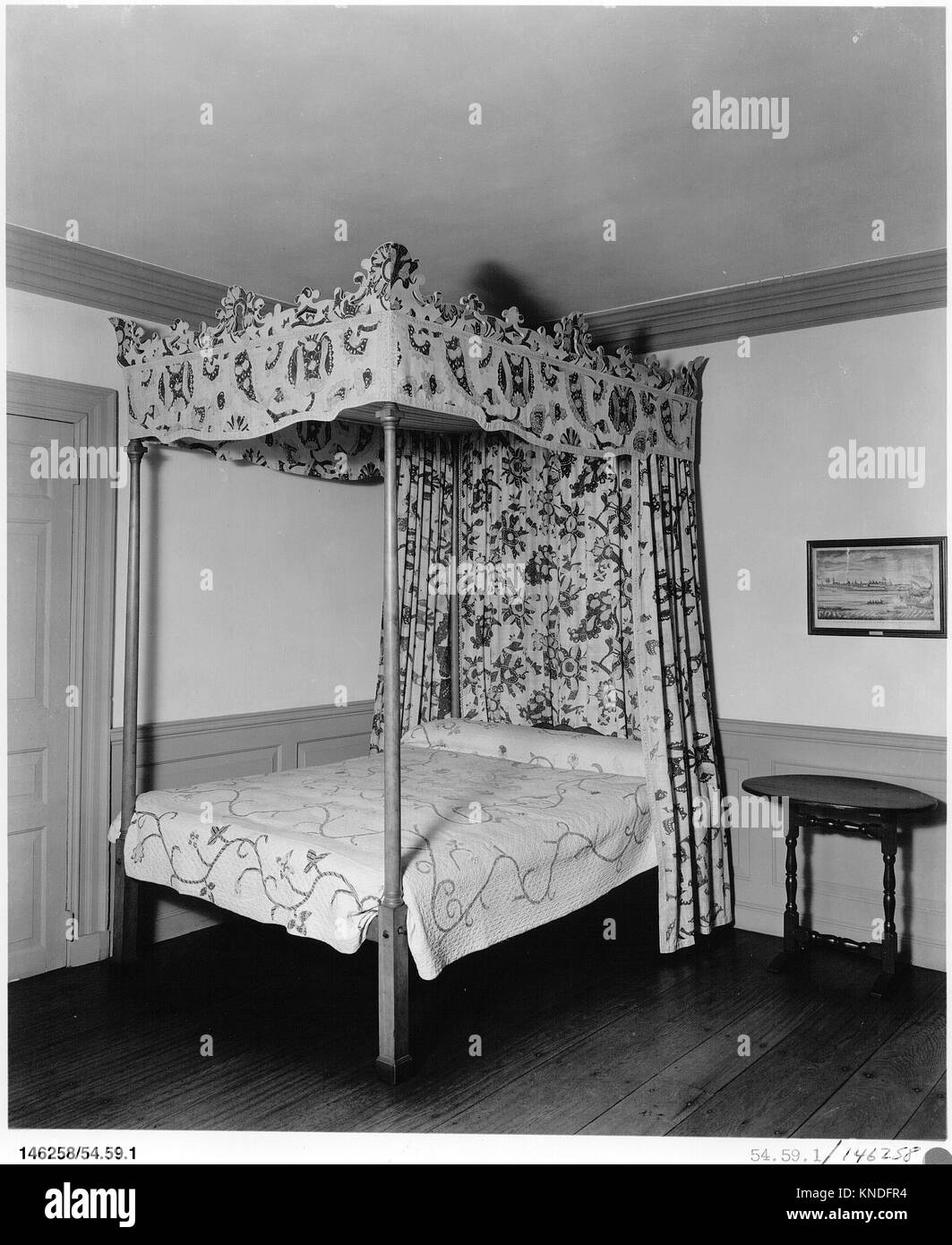 Un letto americano del 1760-1800, fatto di betulla e pino bianco, misura 96 1/2 x 56 1/4 x 77 1/4 pollici, nel MET, New York, acquistato tramite Joseph Pulitzer Bequest, 1949 (49.91a–c). Foto Stock
