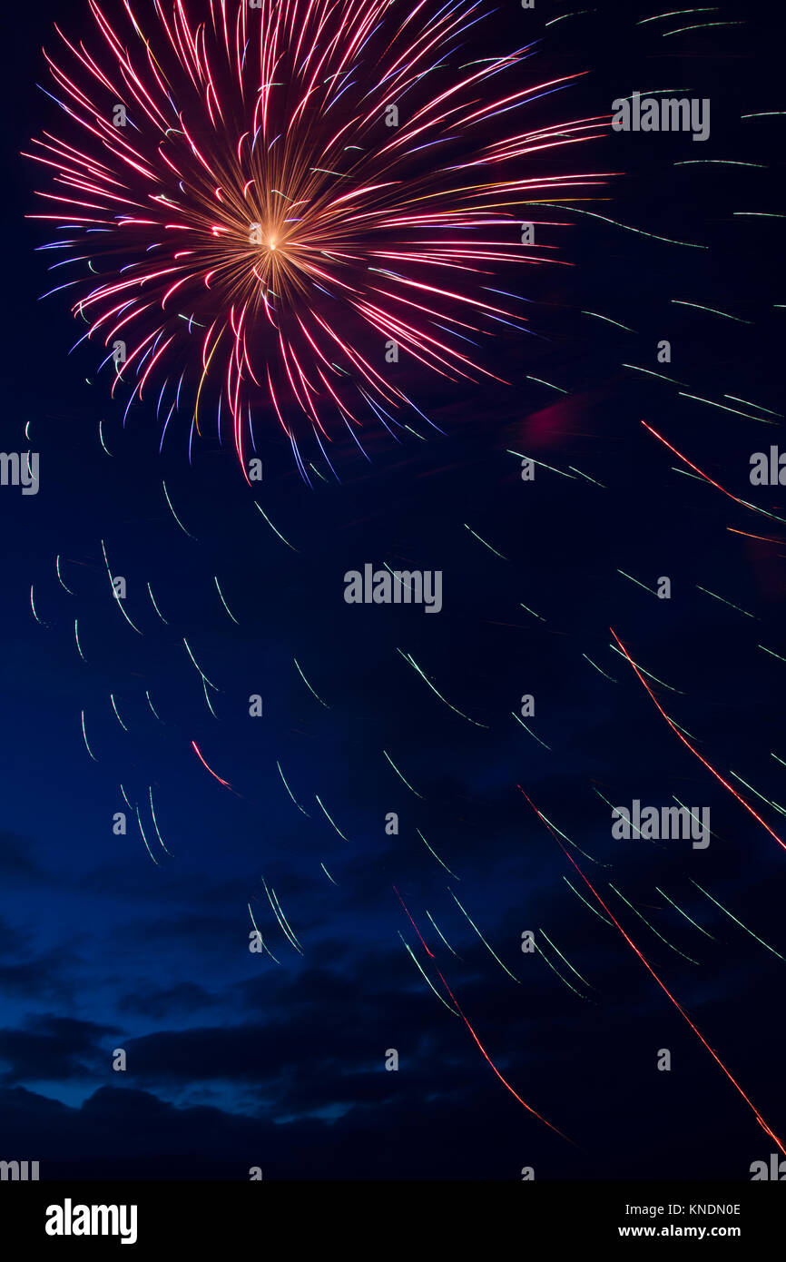 Fuochi d' artificio Star Burst; Land's End; Cornovaglia; Regno Unito Foto Stock