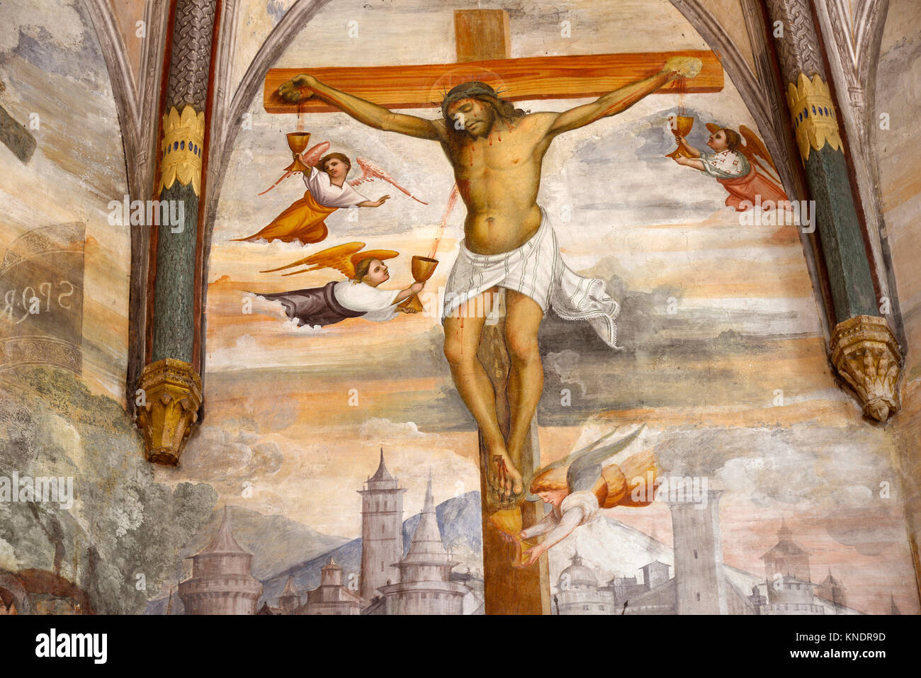 Italia Friuli S.Daniele del Friuli chiesa di Sant'Antonio Abate. Ciclo di affreschi del XV secolo da Pellegrino da San Daniele. Sulle tre pareti dell'abside poligonale, le scene del grande Crocifissione. Foto Stock