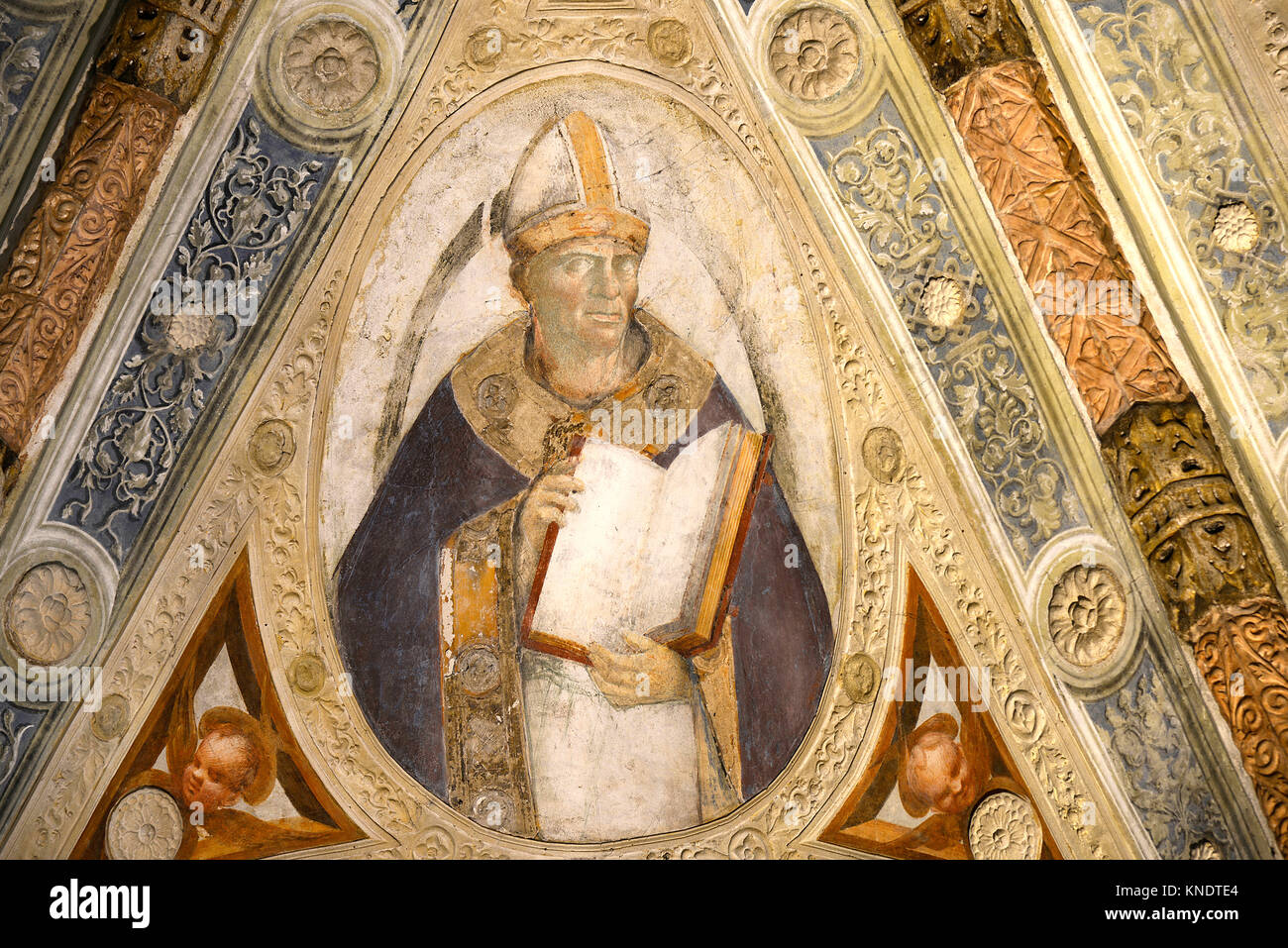 Italia Friuli S.Daniele del Friuli chiesa di Sant'Antonio Abate. Ciclo di affreschi del XV secolo da Pellegrino da San Daniele. Nella volta del presbiterio, le figure dei Padri della Chiesa. Foto Stock