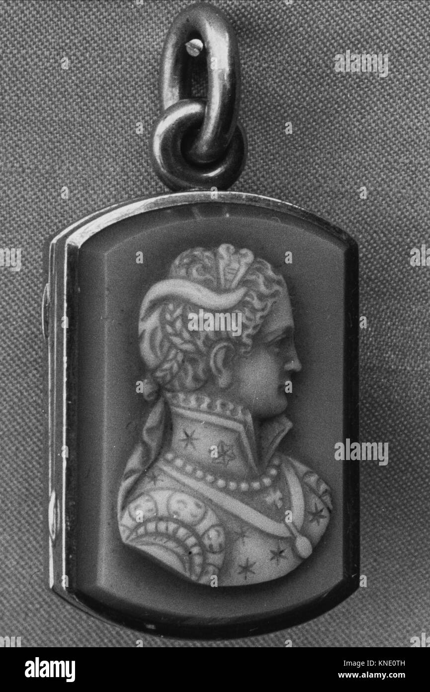 Un medaglione cameo francese datato 1830–1870, fatto di sardonyx e oro, misura 3/4 x 1/2 pollici, parte della collezione MET come regalo della signora A. B. Stone. Foto Stock