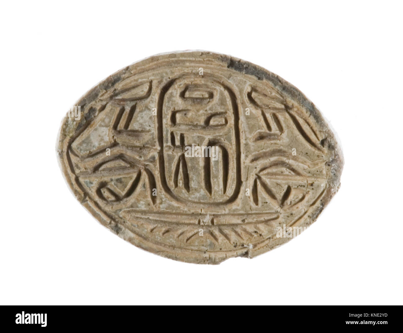 Questo amuleto con sigillo cobattuto, inciso con il re Apophis, dimostra l'antico artigianato egiziano e l'uso amministrativo dei sigilli durante la dinastia Hyksos. Foto Stock