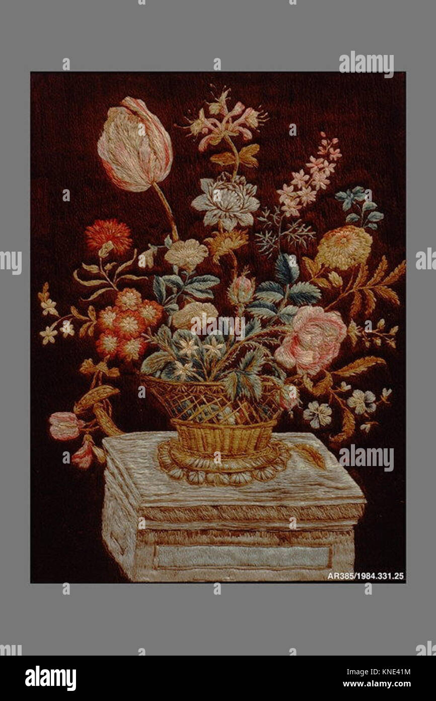 Questa immagine ricamata fa parte di pratiche di illustrazione storiche, che riflettono il design tessile, le tecniche di ricamo e l'arte culturale conservata in una collezione museale. Foto Stock Questa immagine ricamata fa parte di pratiche di illustrazione storiche, che riflettono il design tessile, le tecniche di ricamo e l'arte culturale conservata in una collezione museale. Foto Stock