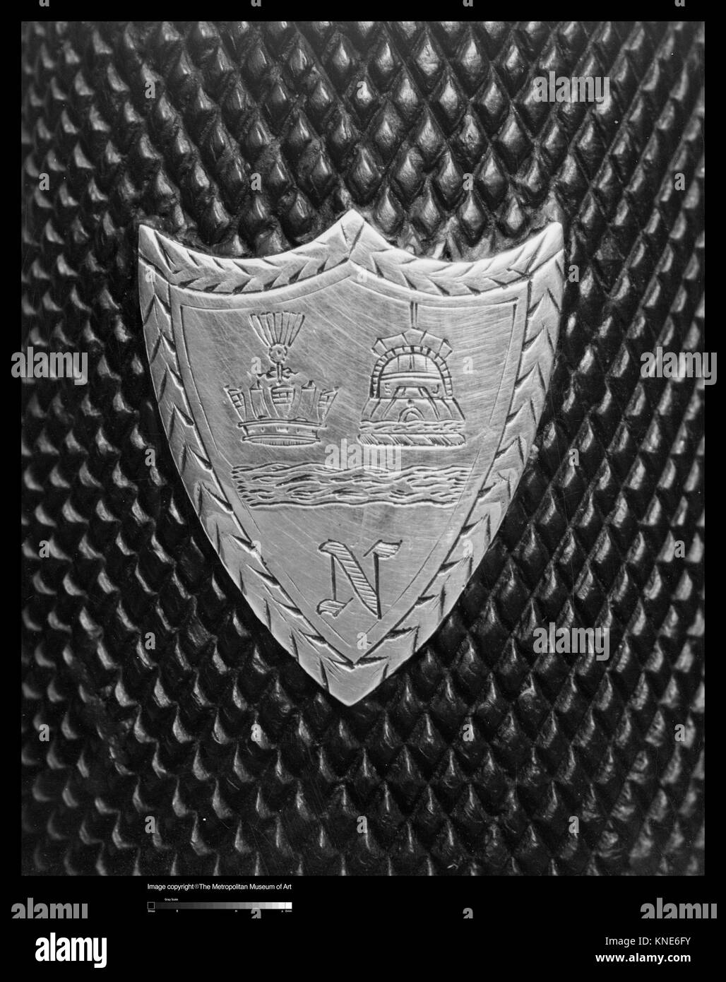 Questa pistola a ripetizione a pietra focaia con azione Lorenzoni porta lo stemma del viceammiraglio Horatio Nelson e viene fornita con una custodia e accessori che mettono in risalto il significato storico e militare. Foto Stock