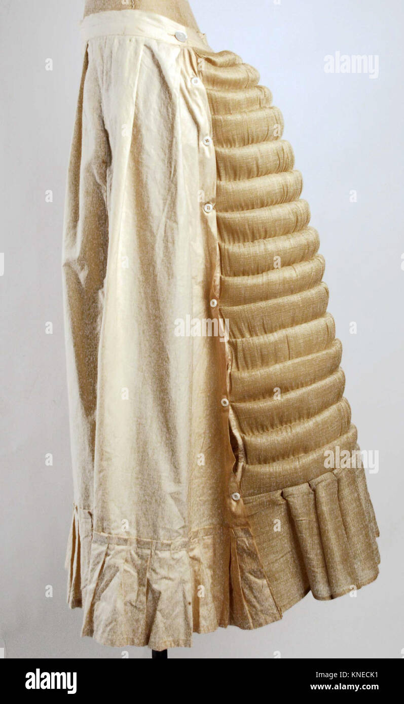 Un busto è un capo di abbigliamento indossato sotto un abito per creare un profilo posteriore più pieno. Questo accessorio di moda era popolare alla fine del XIX secolo, in particolare durante l'era vittoriana, e dimostra il design e la costruzione tessile del periodo. Foto Stock