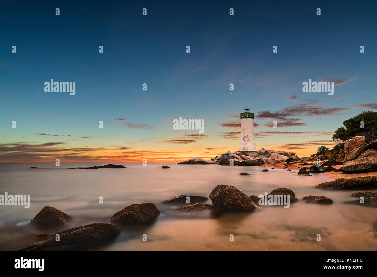 Faro su un'isola, Palau Sardegna, Italia Foto Stock