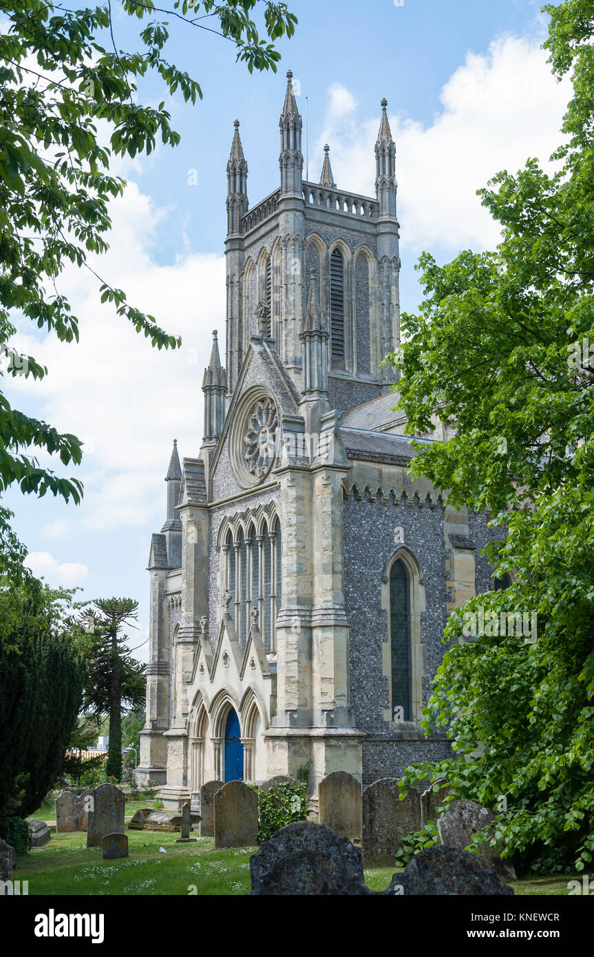 Chiesa di Santa Maria e Chiesa vicino, Andover, Hampshire, Inghilterra, Regno Unito Foto Stock