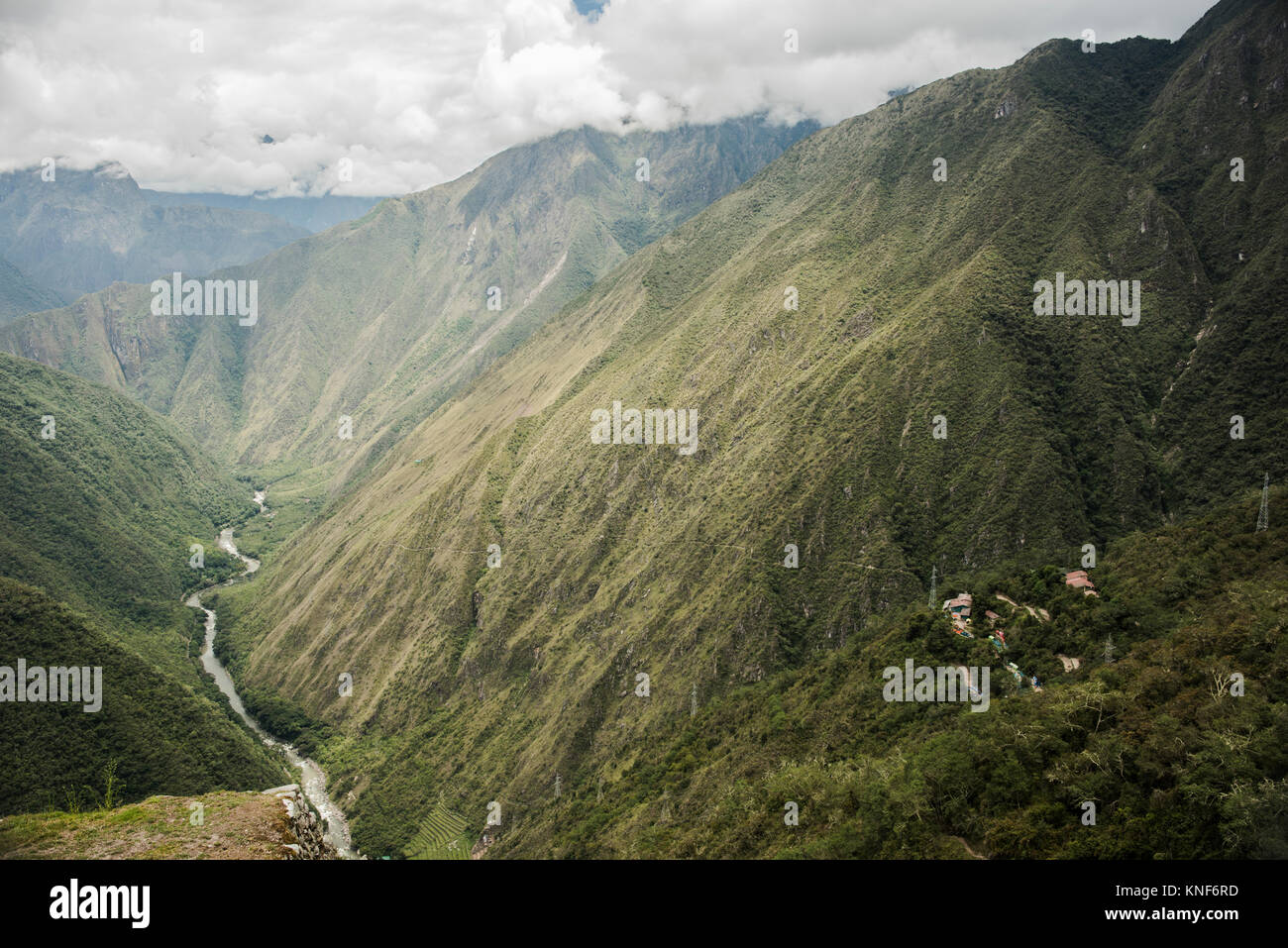 Vista in elevazione della valle sul Cammino Inca, Inca, Huanuco, Perù, Sud America Foto Stock
