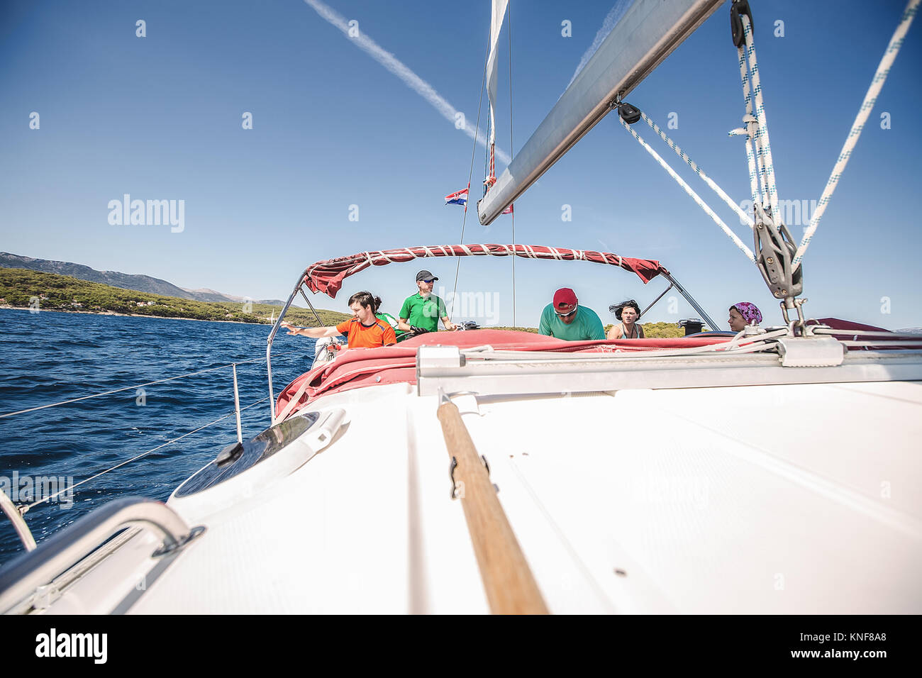 Gruppo di amici yacht a vela, Koralat, Zagrebacka, Croazia Foto Stock